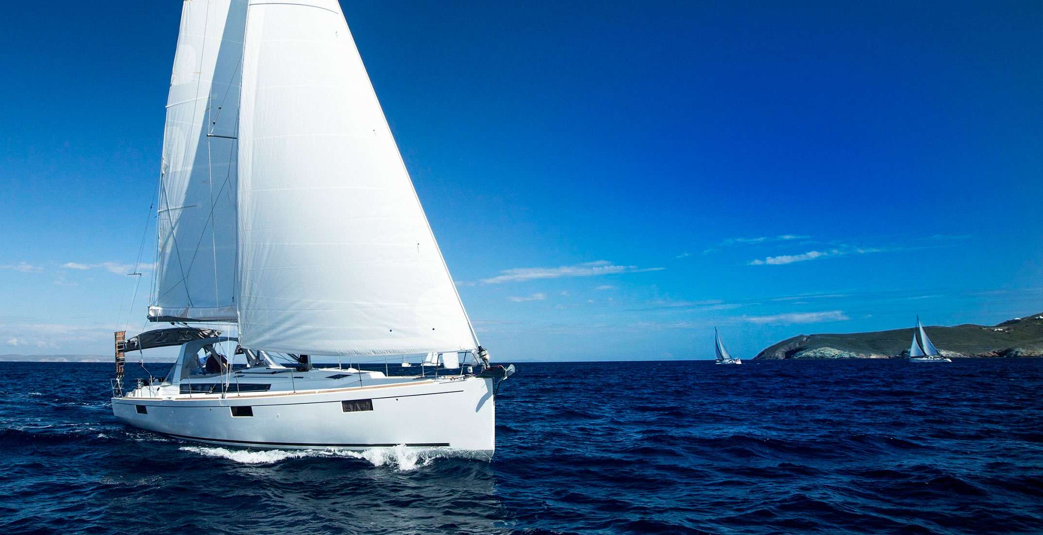 A sailing yacht cruising in Denia